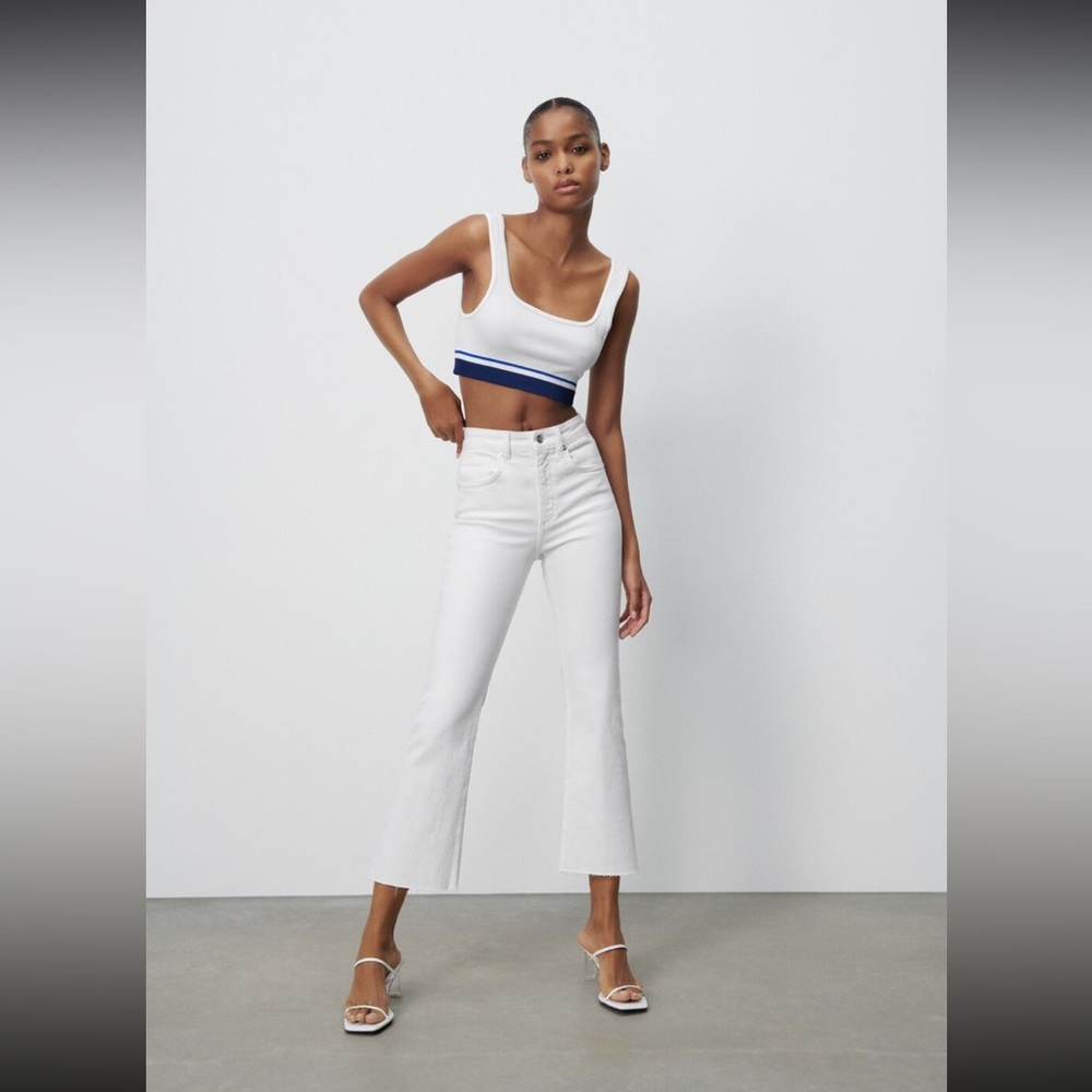 CROPPED FLARE JEANS zara
WHITE - REF. 3643/929